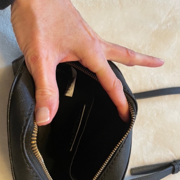 Marc Jacobs black leather crossbody handbag - Picture 3 of 4